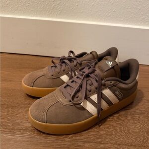 Adidas VL Court Earth - Women’s Size 9.5/ Men’s 8.5